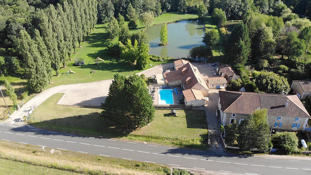 Le Domaine De L'Etang De Sandanet Issac Bagian luar foto