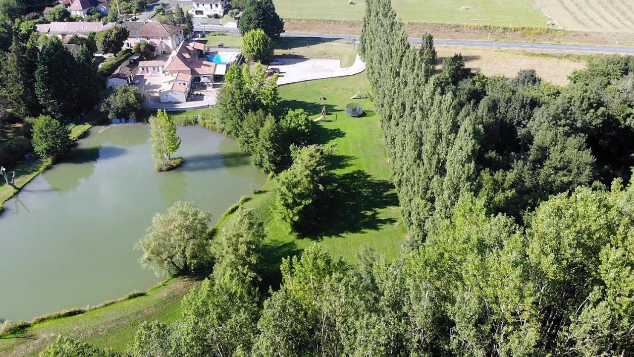 Le Domaine De L'Etang De Sandanet Issac Bagian luar foto